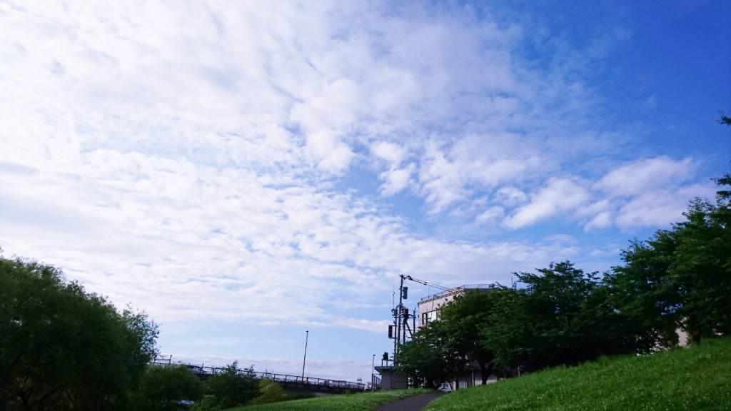 160606雲の間 (1280x720)