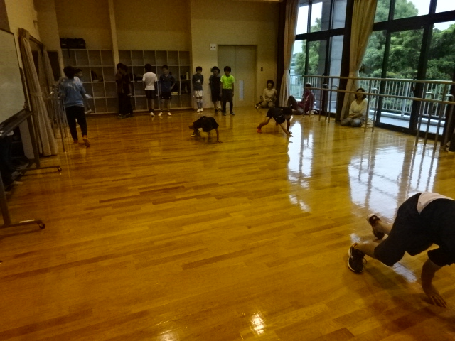 陸上で腕の振りに左右差がある 静岡西部出張姿勢改善 体幹トレーニング体の土台作り専門家